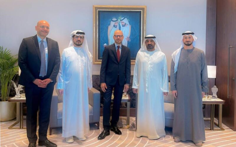 أحمد بن سعيد يناقش مع رئيس «سيمنس للطاقة» مجالي الطاقة والبنية التحتية