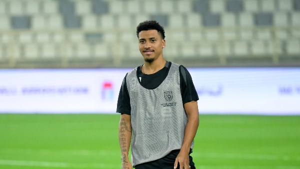 أفضل مهاجم بلا منازع.. إعلامي يثني على أداء خوان بيزيرا