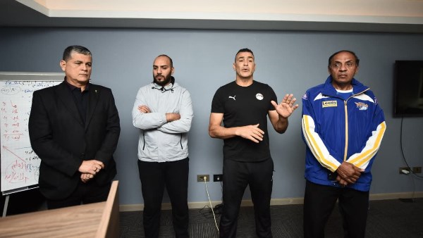 أوسكار رويز يُحاضر مدربي حراس المرمى حول أهم الحالات التحكيمية