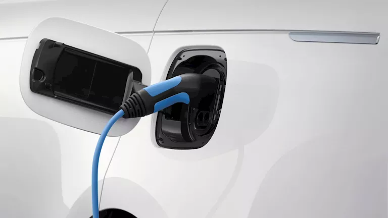 اتفاقية بين بساطة و"إنفنيتي" لدعم خدمات شحن السيارات الكهربائية