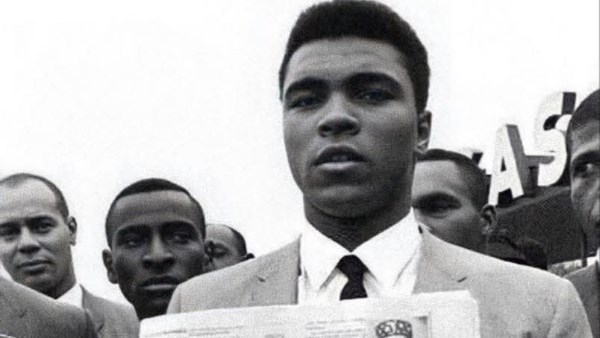 الله هو الأعظم.. عمر مرموش ينشر صورة لـ محمد علي كلاي| ماذا يقصد؟