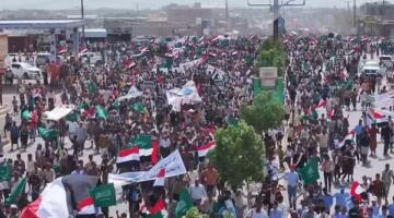 اليمن.. تظاهرة كبيرة بالمخا تندد باعتداءات إيران وتؤكد التضامن مع دول الخليج