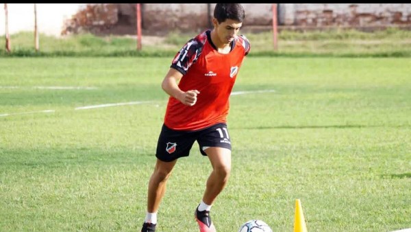 بديل إمام عاشور.. فرج عامر يزكي لـ الأهلي لاعباً شهيراً في أوروجواي