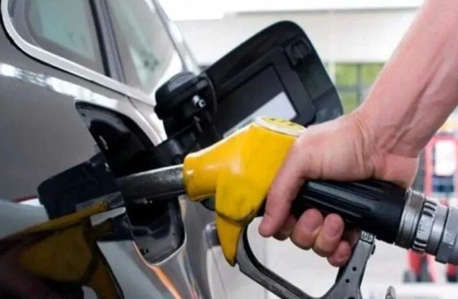 بكم لتر 92؟.. أسعار البنزين والسولار اليوم السبت 4 أبريل 2026