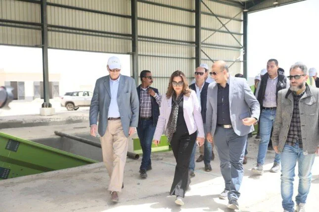 تمهيدًا للتشغيل الرسمي.. منال عوض تتفقد أضخم مجمع لمعالجة المخلفات بالعاشر من رمضان