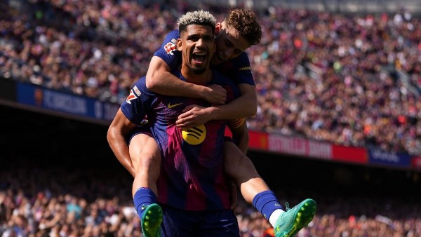 توقيت مباراة برشلونة وأتلتيكو مدريد اليوم في الدوري الإسباني والقناة الناقلة