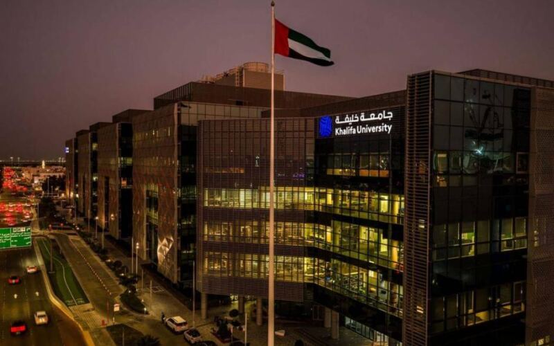 جامعة خليفة تطرح نموذجاً لغوياً للذكاء الاصطناعي بنطاق الترددات الراديوية