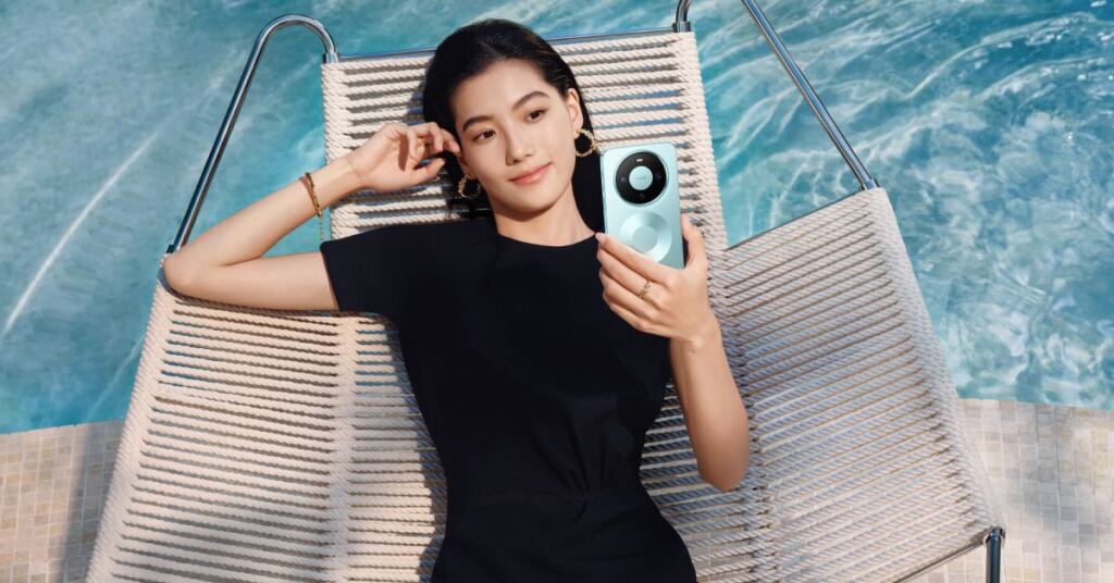 جريدة الرياض | هاتف HUAWEI Mate 80 Pro متاحٌ الآن في المملكة مع ميزة AI Composition الجديدة