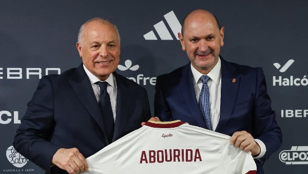 دروع وتبادلات رسمية بين الاتحادين المصري والإسباني قبل كأس العالم 2026 | تفاصيل