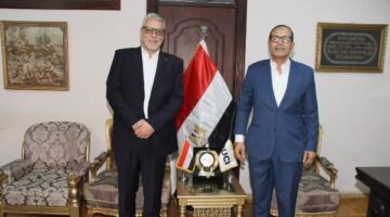 رئيس اتحاد الدراجات يلتقي بالخبير الإيطالي عقب وصوله إلى القاهرة لقيادة المنتخب