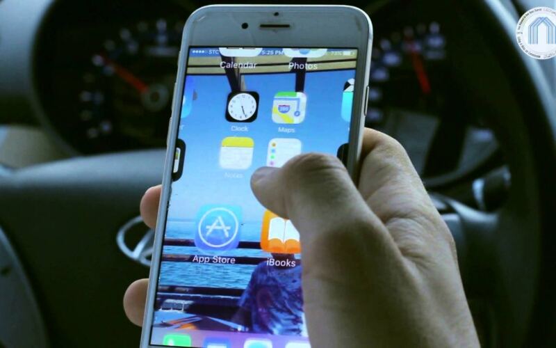 رصد 3550 مخالفة لاستخدام الهاتف المحمول أثناء القيادة