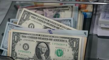 كم بلغ آخر تحديث لـ سعر الدولار اليوم السبت 18 أبريل 2026؟