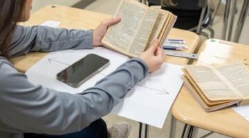 صعوبات الهواتف المحمولة في المدارس