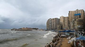 عاجل.. أمطار رعدية تضرب عدة مناطق خلال ساعات.. السحب تفرض هيمنتها على السماء