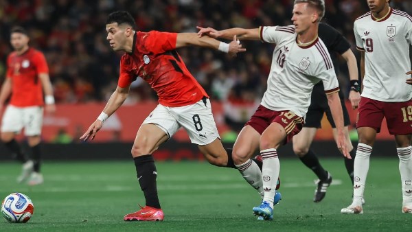 عقوبات منتظرة ضد إسبانيا من الفيفا بعد هتافات عنصرية في مباراة مصر