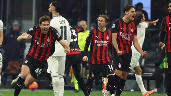 قمة دوري الكالتشيو.. نابولي يلاقي ميلان في رحلة الزحف نحو الصدارة