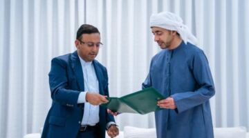 محمد بن زايد يتلقى رسالة خطية من رئيس وزراء بنغلاديش تتعلق بالعلاقات