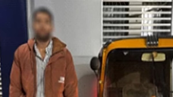 مشادة على الأجرة تنتهي بتهشيم هاتف طالبة.. كواليس واقعة التوكتوك بسوهاج