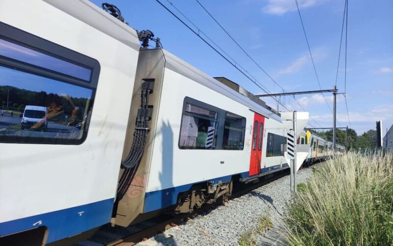 هاتف محمول ينهي حياة مراهقة تحت عجلات القطار! – شبكة بلجيكا 24 الإخبارية