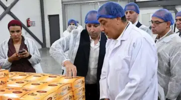 وزير الاستثمار يتفقد مصنع “الطحان” المتخصص في إنتاج وتعبئة التمور.