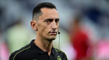 يويفا يعلن طاقم تحكيم مباراة ليفربول وباريس سان جيرمان في دوري أبطال أوروبا