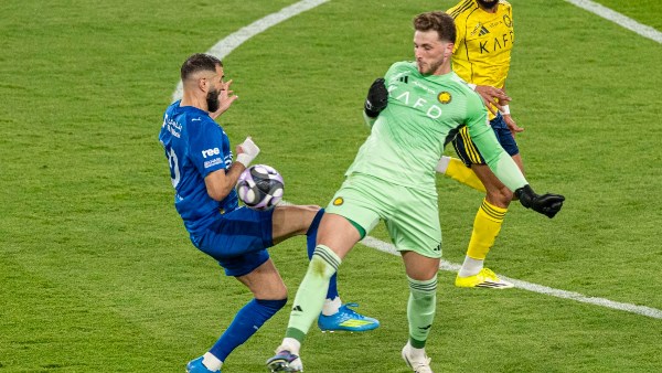 97 دقيقة غيرت الدوري.. ماذا تقول أرقام تعادل الهلال والنصر فى الديربي المثير بالسعودية؟
                                                
                                                
                                                    13/05/2026 10:00 ص
                                                
                                                
                                                    لم يكن التعادل القاتل الذي فرضه الهلال على غريمه النصر مجرد هدف متأخر في ديربي الرياض بل كان لحظة قلبت موسمًا كاملًا رأسًا على