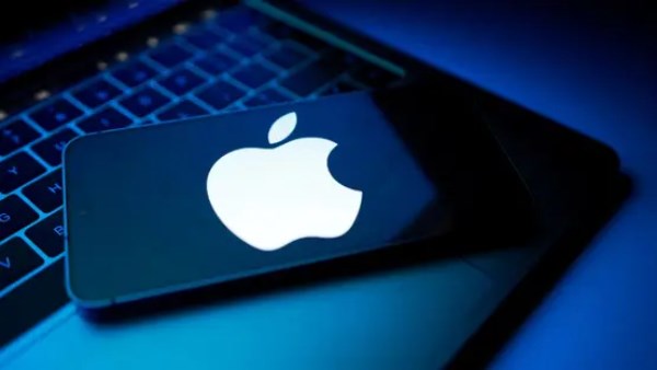 آبل تختبر ميزة ثورية تتيح للآيفون قفل نفسه تلقائيا فور تعرضه للسرقة