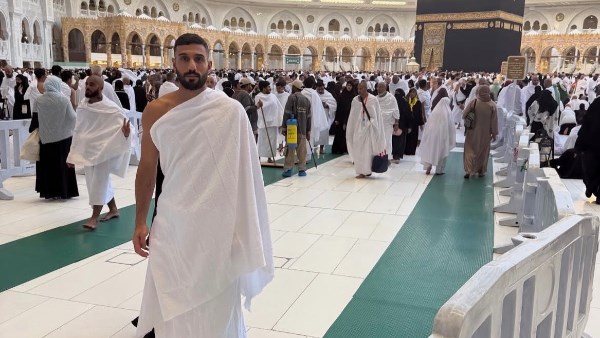أحمد الشناوي يشارك صورًا من الحج .. شاهد                                                                                                                                                       27/05/2026 04:30 ص                                                                                                                                                       شارك أحمد الشناوي، حارس مرمى نادي بيراميدز، صورا عبر حسابه الشخصي على فيسبوك، أثناء اداء مناسك الحج.