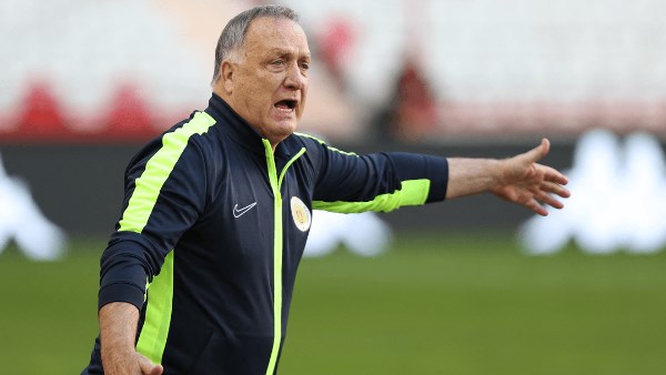 أدفوكات يعلن تشكيلة كوراساو لكأس العالم                                                                                                                                                       18/05/2026 11:14 م                                                                                                                                                       أعلن المخضرم ديك أدفوكات مدرب منتخب كوراساو اليوم الاثنين تشكيلة فريقه المكونة من 26 لاعبا للمشاركة في كأس العالم لكرة القدم، دون إجراء أي تغييرات على التشكيلة التي خاضت المباريات الودية في مارس، إذ ا