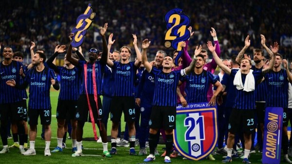إنتر ميلان يتوج بكأس إيطاليا بعد الفوز على لاتسيو بثنائية نظيفة
                                                
                                                
                                                    14/05/2026 12:28 ص
                                                
                                                
                                                    توج فريق إنتر ميلان بلقب كأس إيطاليا، بعد فوزه على نظيره لاتسيو بهدفين دون رد، في المباراة التي جمعتهما مساء …