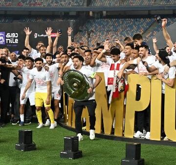 شبانة: خطاب اتحاد الكرة بشأن تراخيص الأندية صحيح.. والزمالك مطالب بحل أزمة القيد
                                                
                                                
                                                    25/05/2026 01:45 ص
                                                
                                                
                                                    أكد محمد شبانة أن الزمالك يواجه أزمة حقيقية تتعلق بإيقاف القيد، مشيرًا إلى وجود خطاب رسمي صادر من الاتحاد المصري لكرة القدم يطالب الأندية بضرورة تسوية القضايا المالية والقانونية للحصول على رخصة الأندي