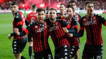 اتحاد العاصمة بطلا للكونفدرالية الإفريقية بركلات الترجيح على حساب الزمالك
                                                
                                                
                                                    16/05/2026 11:28 م
                                                
                                                
                                                    توج اتحاد العاصمة الجزائري ببطولة الكونفدرالية الإفريقية بعد الفوز على نادي الزمالك بركلات الترجيح في اللقاء الذي يجمع بينهما ضمن منافسات إياب نهائي كأس الكونفدرالية الأفريقية، على ستاد القاهرة الدولي