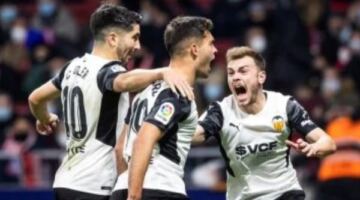 التعادل يحسم مواجهة فالنسيا ورايو فاليكانو في الدوري الإسباني
                                                
                                                
                                                    15/05/2026 12:11 ص
                                                
                                                
                                                    حسم التعادل الإيجابي بنتيجة 1-1 مواجهة فالنسيا وضيفه رايو فاليكانو، في المباراة التي جمعتهما مساء