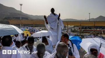 الحج: الحجاج يتوافدون إلى صعيد عرفات لأداء “الركن الأعظم”