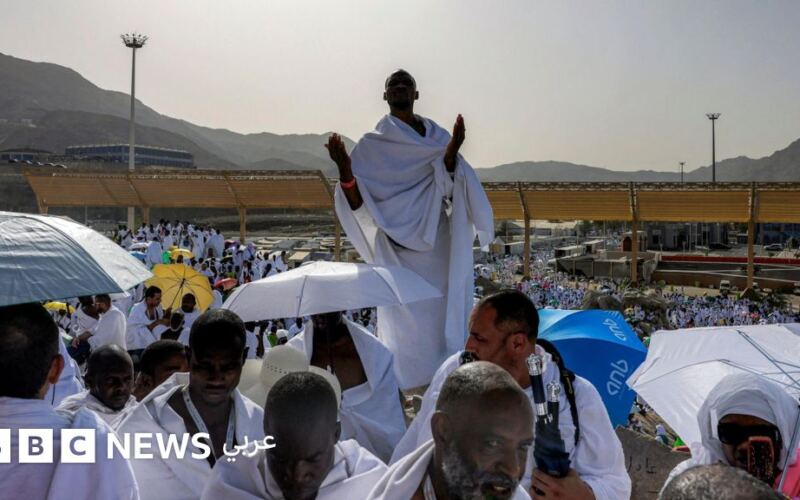 الحج: الحجاج يتوافدون إلى صعيد عرفات لأداء “الركن الأعظم”