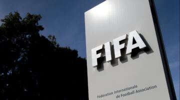 الزمالك في الصدارة.. 8 أندية مصرية ممنوعة من القيد بأوامر الفيفا                                                                                                                                                    20/05/2026 12:30 م                                                                                                                                                    أعلن الاتحاد الدولي لكرة القدم “فيفا” عن إيقاف قيد جديد لنادي الزمالك بسبب القضية رقم 18 نتيجة الديون المتراكمة على النادي.