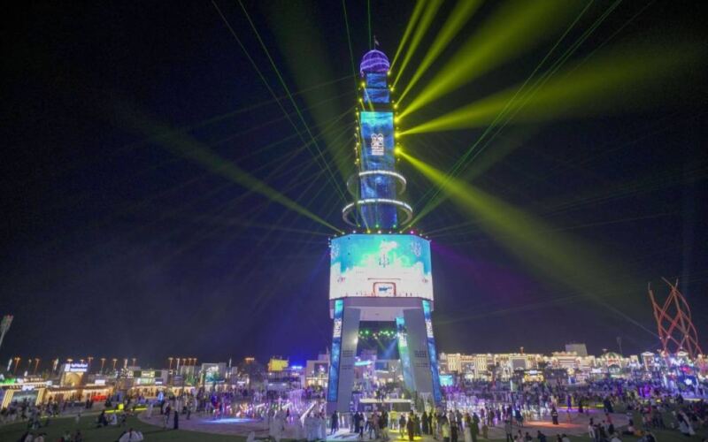 العيد في الإمارات .. شوارع متلألئة وأسواق تنبض بالحياة