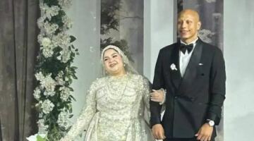 بحضور وليد صلاح الدين.. عمرو الجزار مدافع الأهلي يحتفل بزفافه| صور
                                                
                                                
                                                    17/05/2026 10:36 م
                                                
                                                
                                                    احتفل عمرو الجزار، مدافع النادي الأهلي، بحفل زفافه اليوم الأحد  بحضور الأهل والأصدقاء، في أجواء عائلية سعيدة،خاصة أن اللاعب قرر تأجيل حفل زفافه منذ يناير