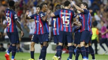 برشلونة يتأخر أمام ألافيس بهدف في الشوط الأول بالدوري الإسباني
                                                
                                                
                                                    13/05/2026 11:59 م
                                                
                                                
                                                    تأخر فريق برشلونة أمام مضيفه ديبورتيفو ألافيس بهدف دون رد، في الشوط الأول من المباراة التي أقيمت مساء الأربعاء على ملعب «مينديزوروتزا»، ضمن منافسات الجولة 36 من الدوري الإسباني.