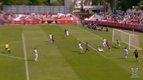 بمشاركة حمزة عبد الكريم.. شباب برشلونة يتقدم على ريال مدريد بنهائي كأس الأبطال
                                                
                                                
                                                    24/05/2026 12:50 م
                                                
                                                
                                                    انتهت أحداث الشوط الأول من مواجهة فريق شباب برشلونة  وفريق شباب ريال مدريد بتقدم برشلونة