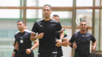 تدريب عملي ونظري لحكام الدوري الممتاز بمركز المنتخبات الوطنية.. صور
                                                
                                                
                                                    17/05/2026 03:01 م
                                                
                                                
                                                    أجرت لجنة الحكام الرئيسية بالاتحاد المصري لكرة القدم، برئاسة أوسكار رويز، تدريباً عملياً ونظرياً، اليوم، الأحد، بمركز المنتخبات الوطنية لعدد من حكام ومساعدي