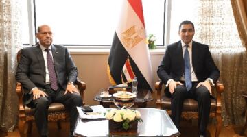 تفاصيل اجتماع وزير الرياضة مع رئيس اللجنة الأولمبية لبحث استعدادات المنتخبات الوطنية ودعم الأبطال 21/05/2026 04:37 م التقى جوهر نبيل، وزير الشباب والرياضة، بالمهندس ياسر إدريس، رئيس اللجنة الأولمبية المصرية، بمقر الوزارة