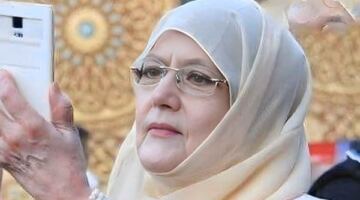 تفاصيل اختراق حساب شمس البارودي ونشر فيديو صادم لها                                                                                                                                                    21/05/2026 03:32 م                                                                                                                                                    أعلنت الفنانة المعتزلة شمس البارودي تعرض صفحتها الشخصية على موقع “فيسبوك” للاختراق، بعد نشر فيديو وصفته بـ«المخل» عبر حسابها، ما تسبب في حالة من القلق والفزع لها ولأسرتها، خاصة بعد تلقيها عشرات الاتصا