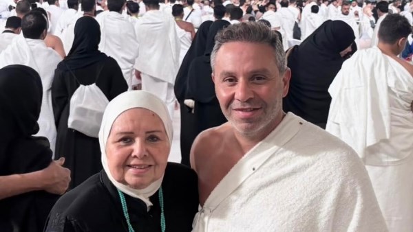 حازم امام يهنئ والدته بعيد ميلادها بصورة من الحرم
                                                
                                                
                                                    25/05/2026 08:44 م
                                                
                                                
                                                    هنأ حازم إمام، لاعب الزمالك السابق، والدته الدكتورة ماجي الحلواني، بمناسبة عيد ميلادها.