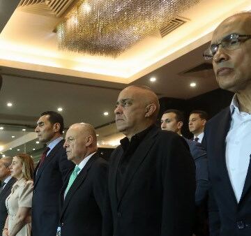 حضور مميز في مقصورة إستاد القاهرة لمتابعة ودية مصر وروسيا
                                                
                                                
                                                    28/05/2026 10:13 م
                                                
                                                
                                                    شهدت المقصورة الرئيسية بإستاد القاهرة الدولي، حضوراً قوياً وبارزاً في أثناء مباراة منتخبنا الوطني الأول لكرة القدم وروسيا، الودية ضمن برنامج الإعداد لكأس العالم 2026.