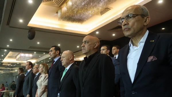 حضور مميز في مقصورة إستاد القاهرة لمتابعة ودية مصر وروسيا                                                                                                                                                       28/05/2026 10:13 م                                                                                                                                                       شهدت المقصورة الرئيسية بإستاد القاهرة الدولي، حضوراً قوياً وبارزاً في أثناء مباراة منتخبنا الوطني الأول لكرة القدم وروسيا، الودية ضمن برنامج الإعداد لكأس العالم 2026.