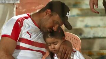 حفيظ دراجي يُشيد بدموع جماهير الزمالك والروح الرياضية بعد نهائي الكونفدرالية | صور
                                                
                                                
                                                    17/05/2026 04:18 ص
                                                
                                                
                                                    علق المعلق الرياضي الجزائري حفيظ دراجي علي حالة الحزن التي سيطرت على لاعبي نادي الزمالك والجماهير البيضاء، عقب الهزيمة أمس على يد