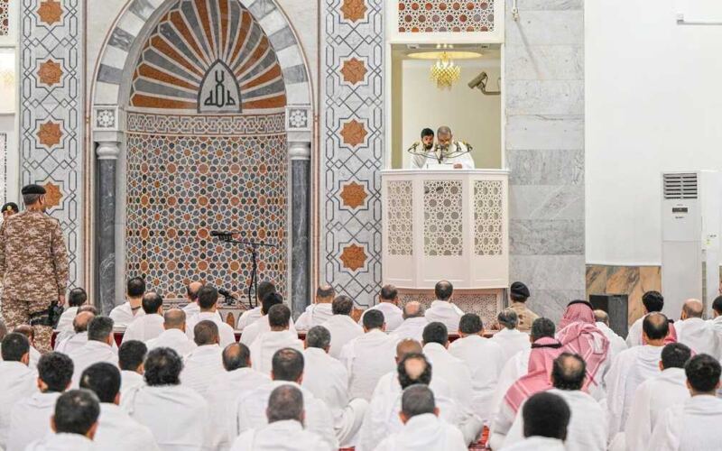 خطبة عرفة: الحج عبادة لا ساحة للشعارات السياسية