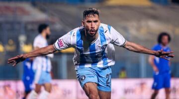 رد فعل مفاجئ من ناصر ماهر بعد استبعاده من قائمة كأس العالم 2026
                                                
                                                
                                                    21/05/2026 09:15 م
                                                
                                                
                                                    أعرب ناصر ماهر، لاعب فريق بيراميدز، عن فخره بالموسم الذي قدمه مع فريقه، رغم خسارة لقب الدوري المصري في اللحظات الأخيرة، موجهاً التهنئة لنادي الزمالك بعد تتويجه بالبطولة.