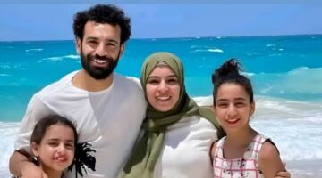 رفقة عائلته.. محمد صلاح ينشر صوراً جديدة عبر انستجرام                                                                                                                                                    19/05/2026 10:45 م                                                                                                                                                    نشر محمد صلاح، لاعب فريق ليفربول الإنجليزي وقائد منتخب مصر، صورًا عائلية جديدة عبر صفحته الرسمية على موقع التواصل الاجتماعي، ظهر خلالها برفقة والده ووالدته وزوجته وابنتيه مكة وكيان، في أجواء عائلية مم